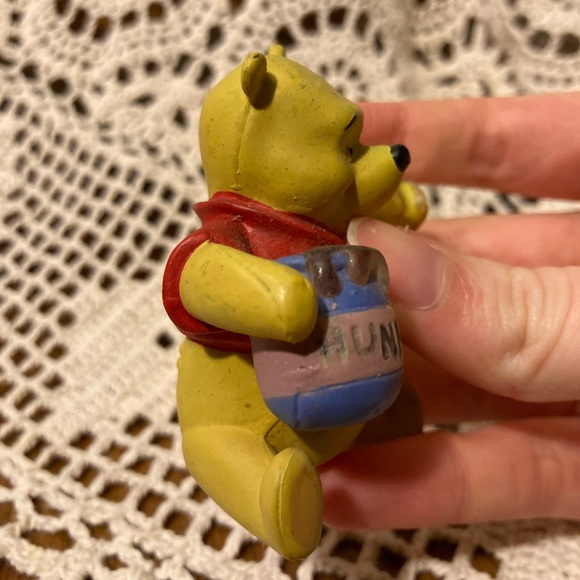 Winnie the Pooh - Plastic Hollow Toy Figure - Picture 5 of 11